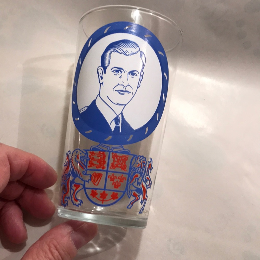 Vintage tumbler. Glass with painted royalty